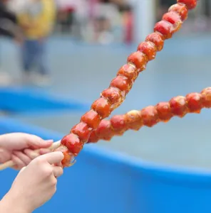1-meter long bamboo skewers for traditional candied fruit snacks, durable and extra thick design.