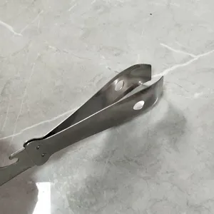 Clip de cuisine multifonction en acier inoxydable, pince à plumes et outil d'épilation détail.