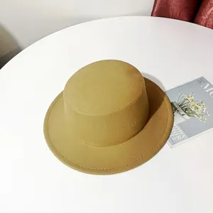 Woolen flat top fedora hat for men and women, stylish British style fashion casual hat for daily wear.