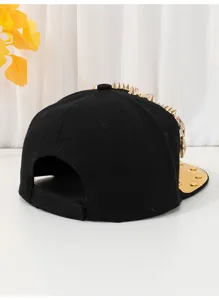 Cappellino snapback nero con borchie dorate visiera piatta elegante cappello hip hop