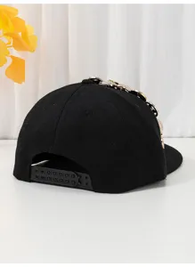 Cappellino da baseball nero con visiera piatta e decorazioni metalliche di lusso per unisex.
