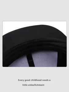 Vista detallada de la estructura interna de la gorra de béisbol negra para niños hip hop.