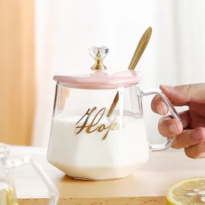 Tasse à café en verre transparent avec couvercle céramique rose et cuillère dorée chic
