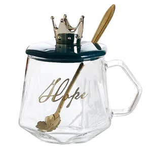 Tasse à café en verre transparent avec couvercle couronne dorée, beau cadeau de bureau chic.