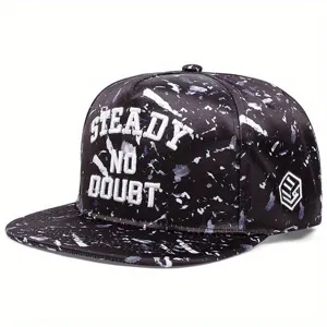 Casquette snapback hip-hop noire avec broderie blanche et design plat de style urbain tendance.