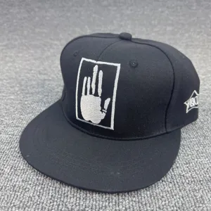 Gorra de béisbol hip hop de ala plana negra con bordado de mano blanco, sombrero de calle.