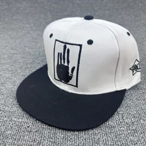 Gorra de béisbol plana hip hop unisex en blanco y negro con bordado de huella de mano.