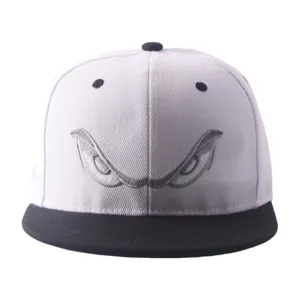 Gorra de béisbol plana hip hop unisex con diseño de ojos bordados, blanco y negro.