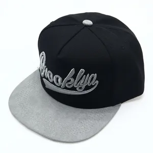 Gorra de béisbol snapback hip-hop negra con visera de ante gris y bordado Brooklyn para calle.