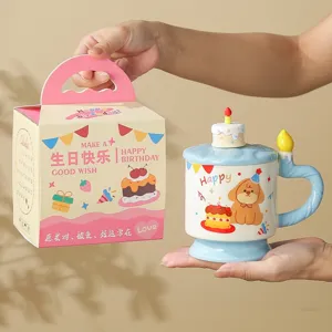 Keramik Geburtstagsbecher Detail mit Hundeprint, Kuchendeckel und passender Geschenkbox.