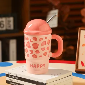 Süße rosa Keramik Tasse mit Deckel und Strohhalm, abstraktes Muster, ideal für Kaffee und Wasser.