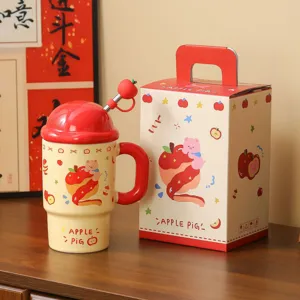 Creative ceramic apple mug with lid and straw, cute pig design, ideal holiday gift.