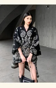 Schwarz weiß Kaschmir Muster Strick Strick Cape Schal Damen Winter warm ethnischer Poncho Mantel