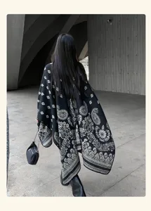 Ethnische schwarz weiße Paisley Schal Umhang, warme Strickdecke für Damen Reise Outdoor.