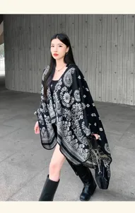Schwarz-weißer Kaschmir-Schal mit Paisleymuster, ethnischer Stil warme Umhang Detailansicht.