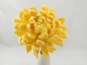 Bouquet de fleurs de dahlias jaunes au crochet fait main produit fini décoration maison