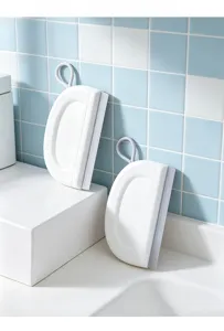 Mini Tisch-Abzieher Detailansicht, kompaktes Badreinigungswerkzeug mit einer praktischen Lasche.