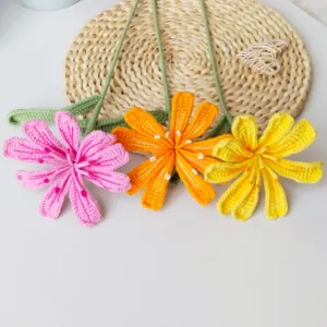 Fiori di lana lavorati all'uncinetto fiori finti a maglia decorazione per la casa vista principale
