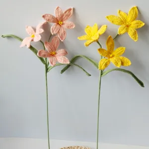 Mazzo di fiori artificiali a maglia all'uncinetto fatto a mano decorazione casa ufficio