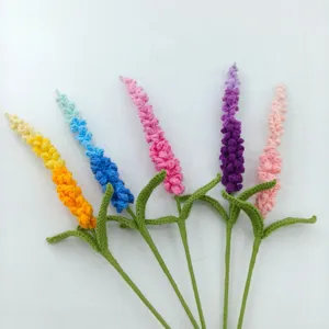Handgemachte Häkel-Lavendelblume fertiges Produkt bunter Garnstrauß für Geburtstagsgeschenk