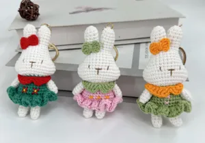 Handgemachte Häkelhase Schlüsselanhänger süße Strick Kaninchen Tasche Anhänger Set drei