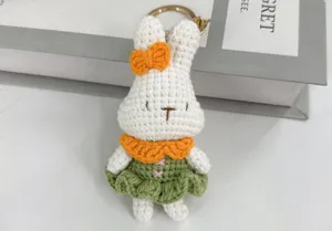 Handgemachte Häkelhase Schlüsselanhänger süße Plüsch Tasche Anhänger Accessoire neu