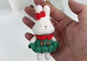 Handgehäkelter Kaninchen Schlüsselanhänger süßer Strick Hase Taschen Anhänger Plüsch Geschenk