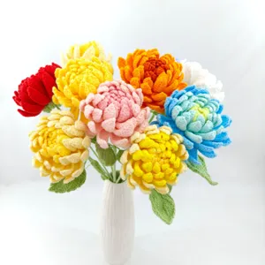 Bouquet de fleurs au crochet fait main fil coloré dahlia tricoté déco maison vue détail
