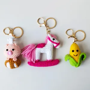 Llavero de Cerdo Chef Caballo Mecedora Maíz Hecho a Mano a Crochet Lindo Colgante de Bolso de Hilo Colgante de Llave de Coche Regalo
