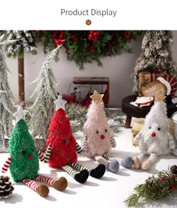 Peluche sapin de Noel mignonne longues jambes deco assise decoration fete interieure detail