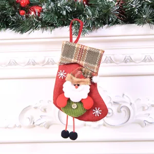 Decorazione calza appendiabiti di Babbo Natale, ciondolo borsa regalo a quadri rossi per albero.