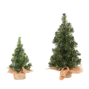 Mini ensemble d'arbres de Noël artificiels avec base en jute pour décoration de table.