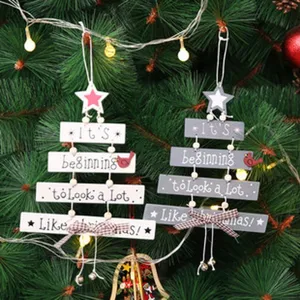 Ornamenti sospesi in legno per albero di Natale, decorazione festiva con stella e fiocco.