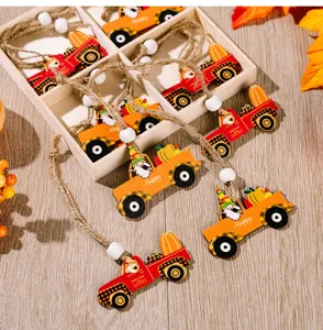 Ensemble d'ornements suspendus en bois de camion Thanksgiving avec gnomes et citrouilles.