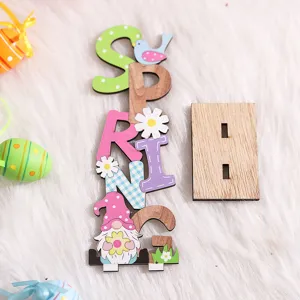 Paasdecoratie houten bord lente kabouter letters ornament voor feest tafeldecoratie.