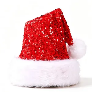 Bonnet de Père Noël rouge festif à sequins avec bordure en peluche blanche pour fête.
