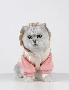 Adorable sudadera con capucha para mascotas, diseño rosa y beige con elegantes volantes.