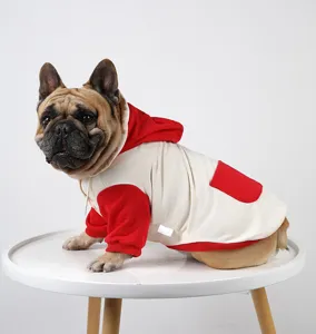 Adorable suéter con capucha rojo y blanco para perro, ropa casual y cálida para mascotas pequeñas.
