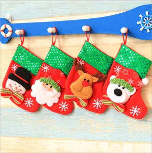 Set de medias de navidad con muñeco de nieve reno oso peluche decoracion festiva.