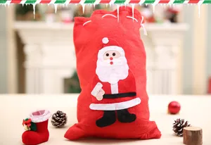 Borsa regalo di Natale in TNT rosso con simpatica applicazione di Babbo Natale e coulisse per feste.