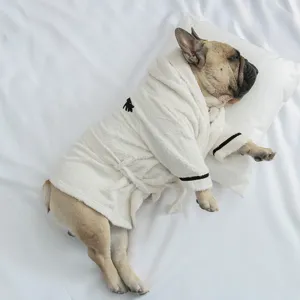 Peignoir absorbant pour petits chiens, vêtement de nuit éponge doux pour bouledogues.