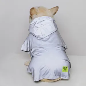 Imperméable réfléchissant pour animal avec capuche, cape brillante imperméable pour chien.