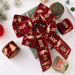 Weihnachtsband Karo-Muster mit goldenen Motiven, ideal für Geschenkverpackungen.
