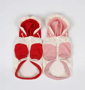 Vista detallada de adorables sudaderas de invierno para mascotas con capucha y volantes, perros.