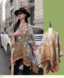 Vintage geometrisch patroon nep kasjmier sjaal cape met split voor vrouwen winter mode.