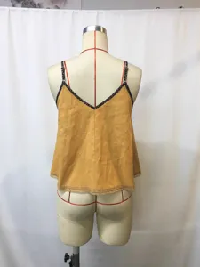 Damen gelbes Trägerspitzenshirt chinesischer Retro Stil ärmelloses modisches Sommer Top.