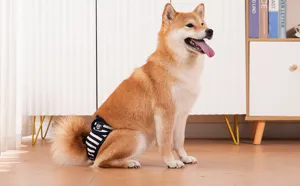 Comfortabele honden sanitair broek van puur katoen met blauw witte strepen voor huisdieren.