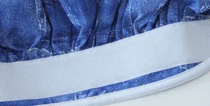 Close-up detail van hygiënische broek voor huisdieren met verstelbare taille denim