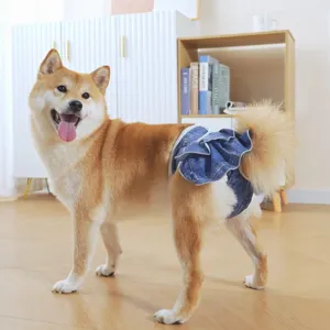 Schattige honden jeans fysiologische broek met volants, ademende huisdier luier voor teven.