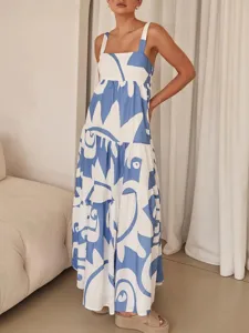 Robe longue maxi cami à imprimé abstrait bleu et blanc avec encolure carrée et volants.